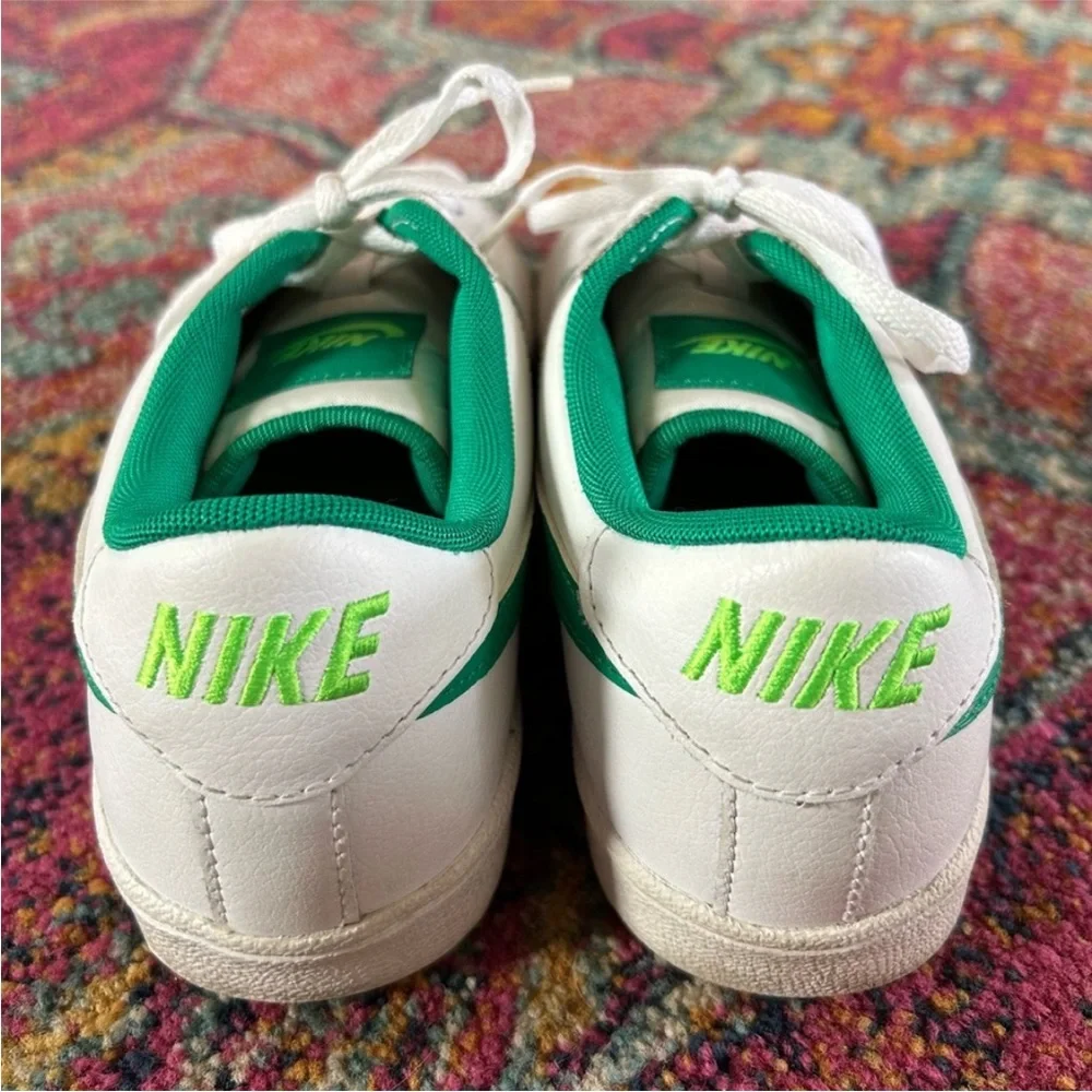 Nike | Unisex kids white/green Court Royale lace up sneakers, green swoosh, Sz 6